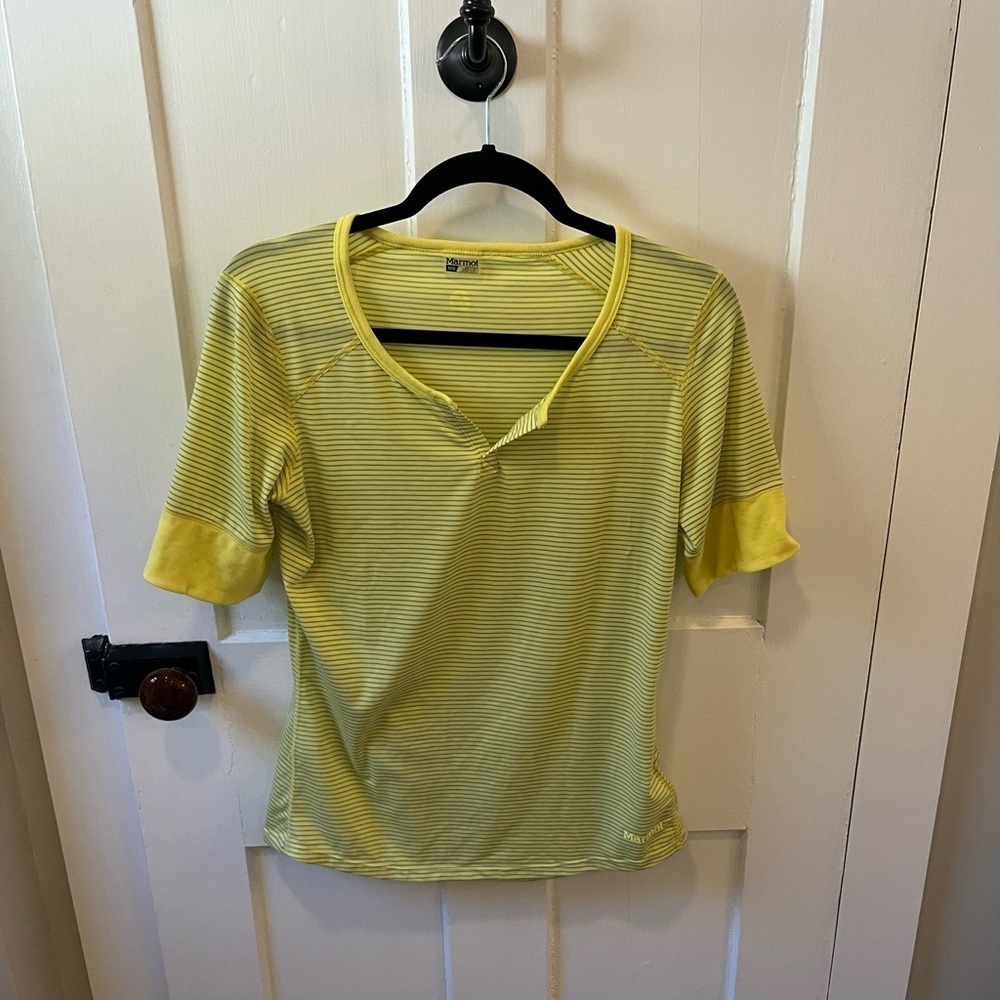 Women’s Marmot Yellow Stipe Athletic Tee Size Medium